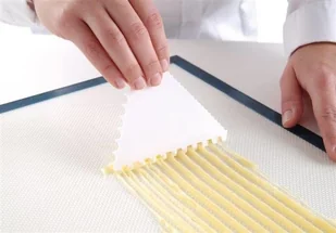 Hendi Skrobka cukiernicza trójkątna ząbkowana GRZEBIEŃ WĄSKI ROZSTAW ZESTAW 6szt 554210 Skrobka cukiernicza trójkątna ząbkowana GRZEBIEŃ WĄSKI ROZSTAW ZESTAW 6szt 554210 554210 - Akcesoria i części AGD - miniaturka - grafika 2