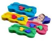 Wanienki dla dzieci - TZMO S.A. Materac kąpielowy MAXI dla niemowląt 54x30 cm, 2 gąbeczki gratis NN-AXX-CMC4-001 - miniaturka - grafika 1