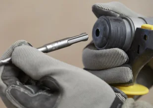 Stanley Młotowiertarka SDS+ 18V 20V akumulatorowa 2x4Ah + WALIZKA SY-SFMCH900M22 - Młoty udarowe - miniaturka - grafika 4