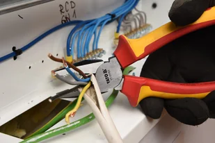 Toya YATO Szczypce uniwersalne YATO, 180 mm - Kombinerki i obcęgi - miniaturka - grafika 7