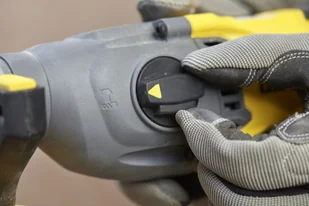 Stanley Młotowiertarka SDS+ 18V 20V akumulatorowa 2x4Ah + WALIZKA SY-SFMCH900M22 - Młoty udarowe - miniaturka - grafika 5