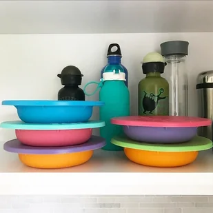 oogaa oogaa Green Bowl & Lid silikonowa miseczka z pokrywką - Miseczki i talerzyki dla dzieci oogaa oogaa Green Bowl & Lid silikonowa miseczka z pokrywką - Miseczki i talerzyki dla dzieci - miniaturka - grafika 5