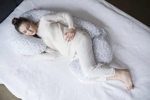 Motherhood Kojec, Szare Gałązki - Poduszki do karmienia - miniaturka - grafika 6