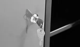 VOREL Szafka warsztatowa wisząca 1125 x 630 58440 - Pozostałe wyposażenie warsztatu - miniaturka - grafika 6