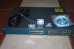 Cisco Catalyst 3560 24 10/100/1000T PoE + 4 SFP + IPB Image (WS-C3560G-24PS-S) - Switche - miniaturka - grafika 2