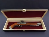 Repliki - broń - Denix SA REPLIKA WŁOSKI PISTOLET SKAŁKOWY W PUDEŁKU MODEL 1104G+P01 1104G+P01 - miniaturka - grafika 1