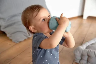 Lassig Kubek z silikonową pokrywką z dziubkiem Little Chums Pies solution-bc-7419-0 - Miseczki i talerzyki dla dzieci - miniaturka - grafika 12