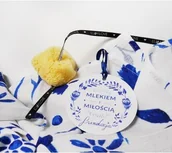 Akcesoria do oczyszczania twarzy - LullaLove Zestaw gąbeczka do demakijażu + myjka Kraina Mlekiem i Miłością płynąca - miniaturka - grafika 1