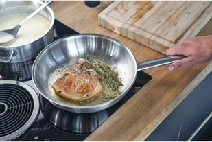 Zwilling Patelnia stalowa płytka Pro 24 cm 65128-240-0 - Patelnie - miniaturka - grafika 2