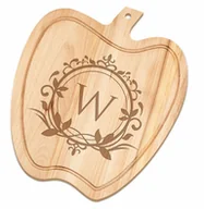 Deski do krojenia - Murrano Deska drewniana do krojenia jabłko z grawerowanym inicjałem DSK-JAB-016 - miniaturka - grafika 1