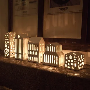 Kähler Kähler URBANIA Świecznik Tealight - Domek Biały - Smithy 691097 - Oświetlenie świąteczne - miniaturka - grafika 10