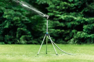 Cellfast Zraszacz pulsacyjny 52-170 na regulowanym trójnogu RANGE IDEAL 52-170 - Węże ogrodowe i zraszacze - miniaturka - grafika 2