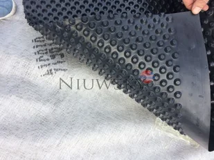 Folia kubełkowa 8 mm, 400 g/m2  rolka 2m x 20m 40m2 AT Foil 400 2x20m - Folie budowlane - miniaturka - grafika 3