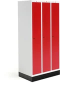 Meble do szkół i przedszkoli - AJ Produkty Szafka do szatni ROZ, 3 moduły, 3 drzwi, 1740x900x550 mm, czerwony, z podstawą - miniaturka - grafika 1