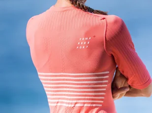 Compressport Triathlonowa koszulka kompresyjna damska TRI POSTURAL SS TOP różowa - Bielizna sportowa damska - miniaturka - grafika 5