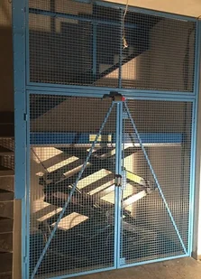 018 Podnośnik kolumnowy montowany do ściany udźwig 200 kg wymiary platformy 2000x1500 mm wysokość w stanie złożonym 300-480mm skok 4800 mm moc 3 kW) 01878839 78839-uniw - Stoły warsztatowe - miniaturka - grafika 5