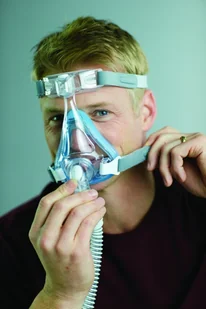 Philips Respironics Maska Amara Gel, z portem wydechowym i uprzężą, roz. M 1090425 - Meble i wyposażenie gabinetów medycznych - miniaturka - grafika 6