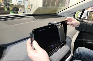 Brodit AB Wzmocniony ProClip na tablet do Skoda Enyaq IV 2021-2022 213573 - Akcesoria do tabletów i e-booków - miniaturka - grafika 6