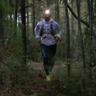 Fenix Latarka diodowa HL18R-T czołówka czerwona 039-476 - Latarki - miniaturka - grafika 13