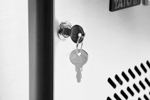 Yato STÓŁ CHŁODNICZY 417L 3 DRZWI PRZESZKLONY YG-05257 - Szafy i witryny chłodnicze - miniaturka - grafika 9