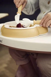 Babybjörn zestaw 2 talerzyków pudrowy żółty - Miseczki i talerzyki dla dzieci - miniaturka - grafika 6