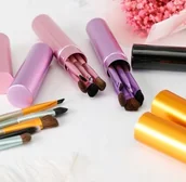 Pędzle do makijażu - Zestaw pędzli do makijażu w etui - różowe - miniaturka - grafika 1