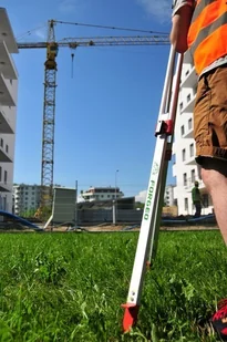 Forgeo Statyw pod niwelator 1-1.65 m aluminiowy z małą głowicą na klamry FORGEO 405421 - Sprzęt geodezyjny - miniaturka - grafika 3