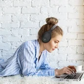 Słuchawki - Tronsmart Apollo Q10 Hybrid Active Noise Cancelling Headset with 40mm Dynamic Neodymium Speaker 1200mAh Up to 100-hour Playtime - miniaturka - grafika 1