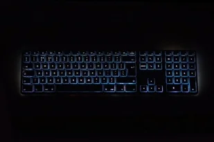 MATIAS Mac podświetlana RGB srebrna (FK318LS-UK) - Klawiatury - miniaturka - grafika 2