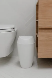 Umbra Kosz na śmieci 9 L Biały TWIRLA 1012978-661 - Akcesoria łazienkowe - miniaturka - grafika 4