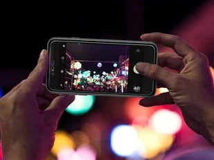 Spigen SZKŁO HARTOWANE ALM GLASS FC NA EKRAN IPHONE 7/8/SE 2020 15473 - Szkła hartowane na telefon - miniaturka - grafika 10