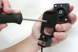 Brodit AB Uchwyt aktywny do TomTom GO 520, GO 530, GO 630, GO 720, GO 730, GO 920 & GO 930 215268 - Ładowarki samochodowe - miniaturka - grafika 2