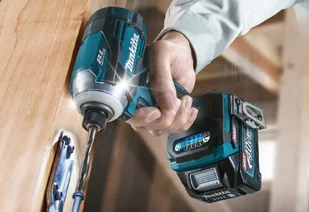 MAKITA Akumulatorowa zakrętarka udarowa 1/4", 40V max Li-Ion, 2x4,0Ah, serii XGT + kurtka softshell z logo XGT [R-0367] TD001GM201 - Klucze udarowe - miniaturka - grafika 4