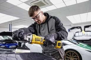 DeWalt akumulatorowa polerka rotacyjna 18V XR 2x5,0Ah DCM849P2-QW - Szlifierki i polerki - miniaturka - grafika 2