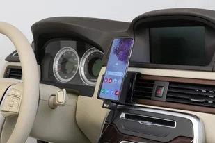 Brodit AB Uchwyt do Samsung Galaxy S20+ z wbudowanym kablem USB oraz ładowarką samochodową 721191 - Uchwyty samochodowe do telefonów - miniaturka - grafika 4