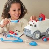 Zabawy w naśladowanie dorosłych - Green Toys Green Toys: karetka pogotowia i mały lekarz Ambulance - miniaturka - grafika 1