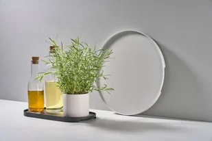 ZONE Denmark ZONE Denmark SINGLES Metalowa Podstawka - Tacka Okrągła 35 cm Czarna 332037 - Tace i patery - miniaturka - grafika 5