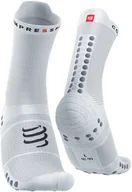 Skarpetki sportowe męskie - Compressport Skarpetki do biegania wysokie ProRacing Socks V4 biało-szare - miniaturka - grafika 1
