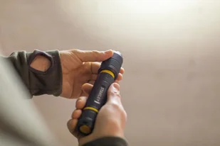 Stanley latarka LED 350 lumenów, FM, [FMHT81511-0] FMHT81511-0 - Latarki - miniaturka - grafika 7