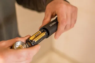 Stanley latarka LED 350 lumenów, FM, [FMHT81511-0] FMHT81511-0 - Latarki - miniaturka - grafika 4