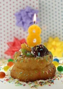 GO Świeczka cyferka ósemka 8 Grochy - 1 szt. SWCG8-MM - Urodziny dla dorosłych - miniaturka - grafika 2