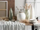 Poduszki ogrodowe - Beliani Wazon dekoracyjny biały 54 cm FLORENTIA - miniaturka - grafika 1