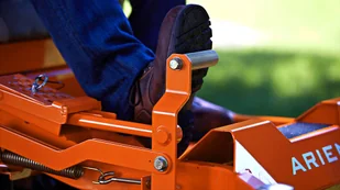 Ariens APEX 52" ZERO-SKRĘT TRAKTOREK OGRODOWY KOSIARKA SAMOJEZDNA SPALINOWA DO TRAWY 132cm KAWASAKI 23KM PREMIUM V-TWIN - Kosiarki traktorki - miniaturka - grafika 40