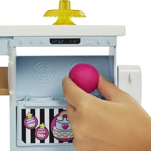Mattel Zestaw Cukiernia + lalka HGB73 HGB73 - Lalki dla dziewczynek Mattel Zestaw Cukiernia + lalka HGB73 HGB73 - Lalki dla dziewczynek - miniaturka - grafika 4