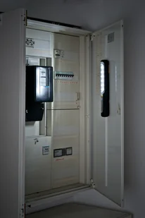 Brennenstuhl latarka akumulatorowa na dynamo magnes usb 300lm 1178590100 - Latarki - miniaturka - grafika 6