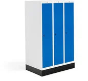 Meble do szkół i przedszkoli - AJ Produkty Szafka do szatni 03, 3 moduły, 3 drzwi, 1340x900x550 mm, niebieski, z podstawą - miniaturka - grafika 1