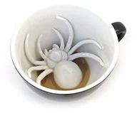 Kubki - Creature Cups Ceature Cups kubek ceramiczny pająk (325 mm, czarny) | wewnątrz ukryty motyw zwierzęcy | prezent na Gwiazdkę lub urodziny dla miłośników kawy i herbaty (CRC.002.Spider) - miniaturka - grafika 1