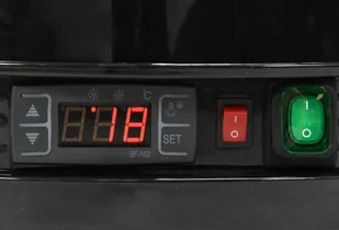 YATO Witryna chłodnicza do ciast 73l czarna YATO nowość YG-05090 - Szafy i witryny chłodnicze YATO Witryna chłodnicza do ciast 73l czarna YATO nowość YG-05090 - Szafy i witryny chłodnicze - miniaturka - grafika 8