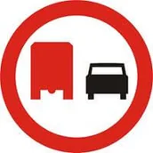 Wyposażenie miejsc publicznych - Znak drogowy zakazu B-26 Zakaz wyprzedzania przez samochody ciężarowe - miniaturka - grafika 1