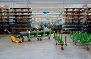 000 Ciągnik holownik elektryczny do transportu wózków maks nośność ciągnika 4000 kg) 00078970 78970-uniw - Wózki magazynowe - miniaturka - grafika 3